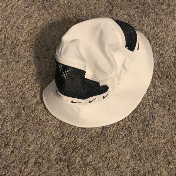 Nike bucket hat